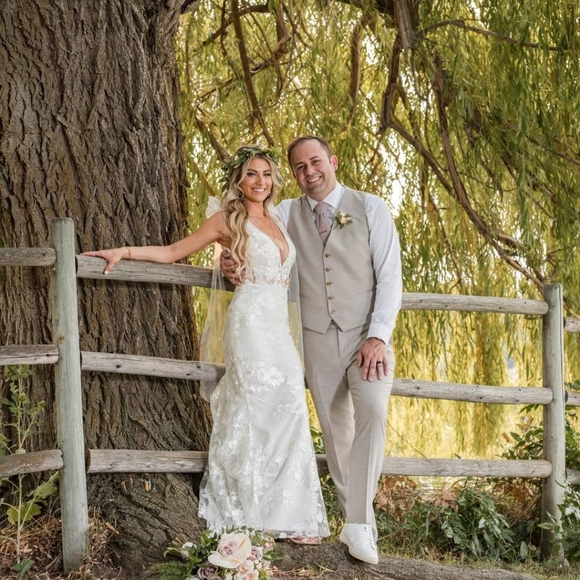 Gorgeous Boho Wedding Dress & Veil - Picture 4 of 5
